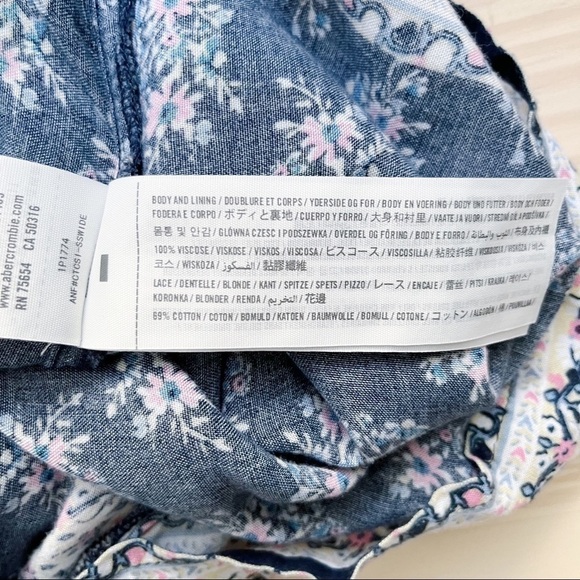 Abercrombie & Fitch • Floral Lace Trim Romper in Navy, Cutout Back, Size Small - Picture 13 of 14